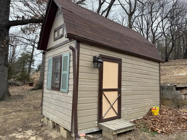 a view of a entrance gate of the house