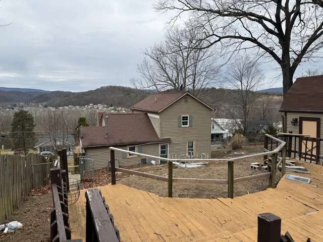 a view of a house with backyard and sitting area