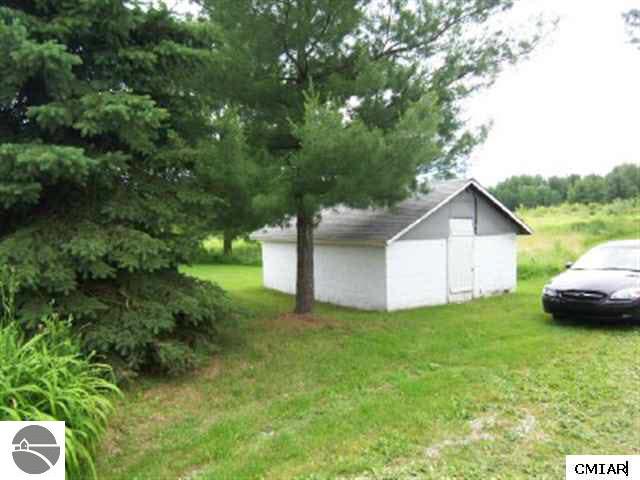 7750 East Jordan Road Mount Pleasant, MI 48858 - Photo 6 of 7 1769523-5.JPG