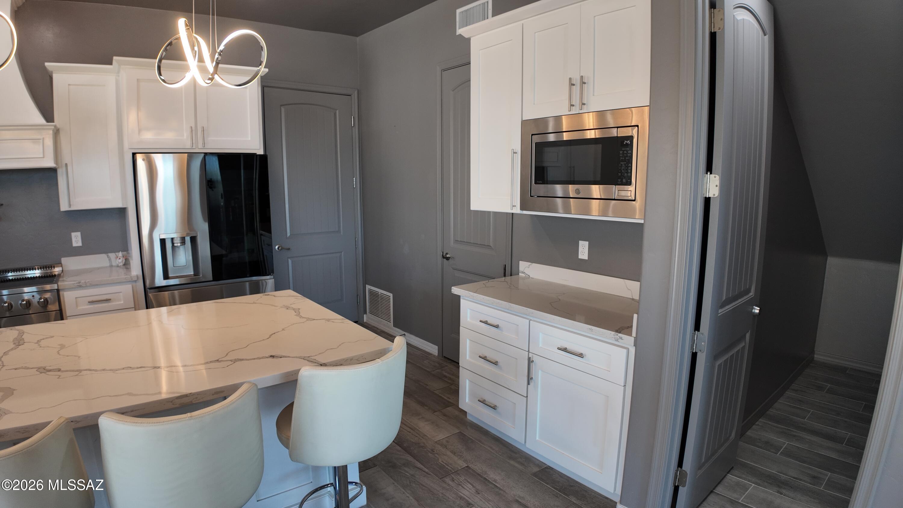 339 Circulo Chica Rio Rico, AZ 85648 - Photo 9 of 42 339 circulo chica microwave 55