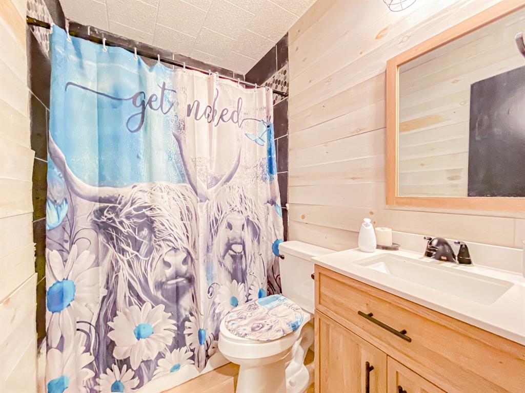 211 Paloma Street Winters, TX 79567 - Photo 10 of 19 a bathroom with a sink and a mirror