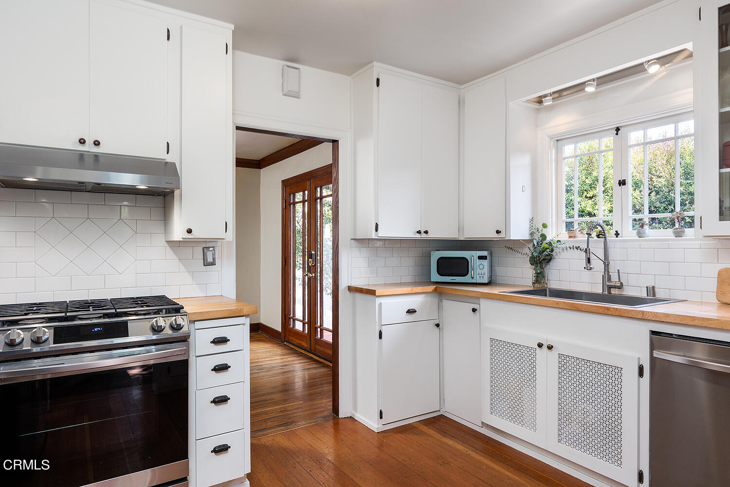 546 Douglas Street Pasadena, CA 91104 - Photo 15 of 36 a kitchen with stainless steel appliances a stove a sink and a refrigerator