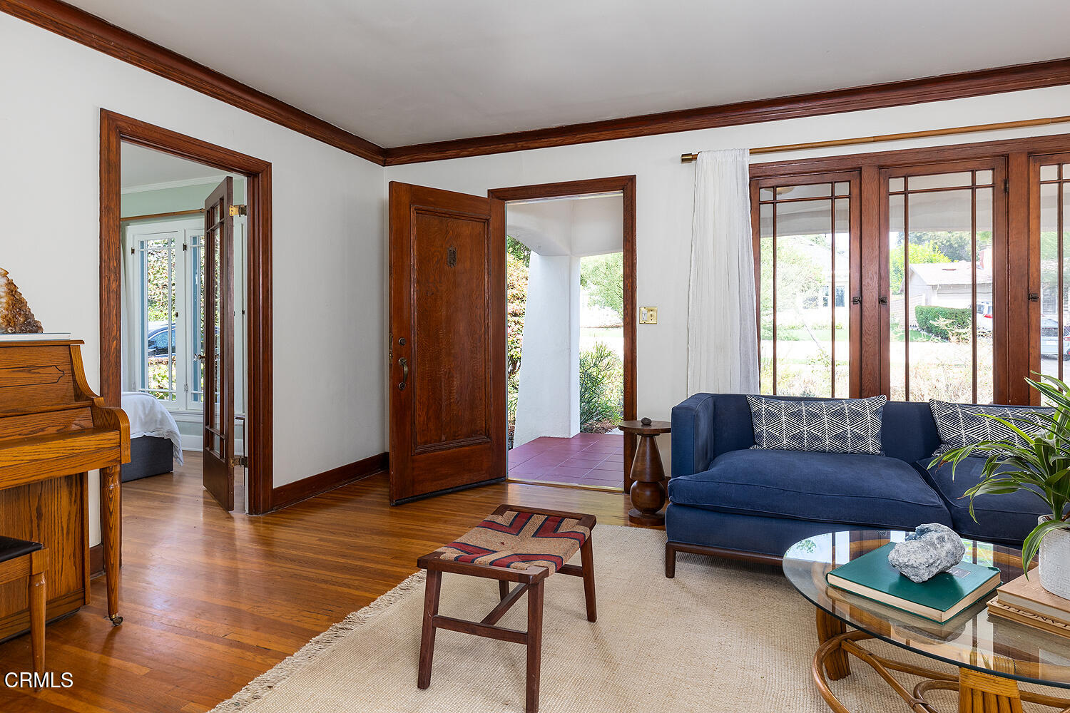 546 Douglas Street Pasadena, CA 91104 - Photo 5 of 36 a living room with furniture and a window