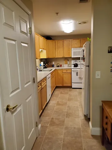 $2,150 | 4 Crestview Circle, Unit 101, Londonderry, NH 03053