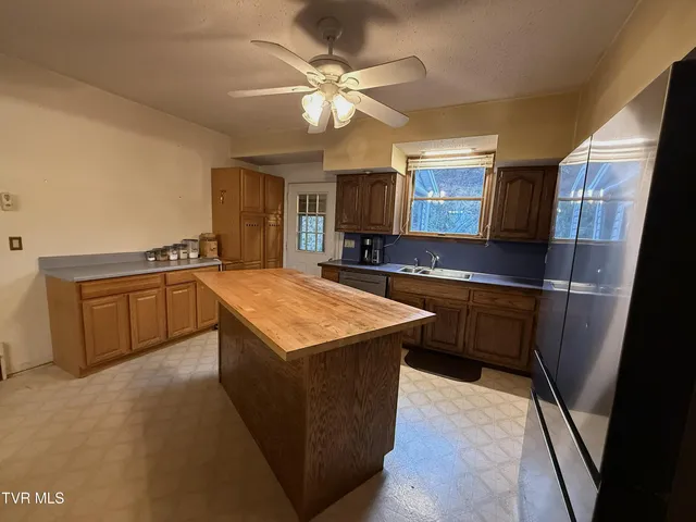 $750,000 | 704 River Road, Church Hill, TN 37642