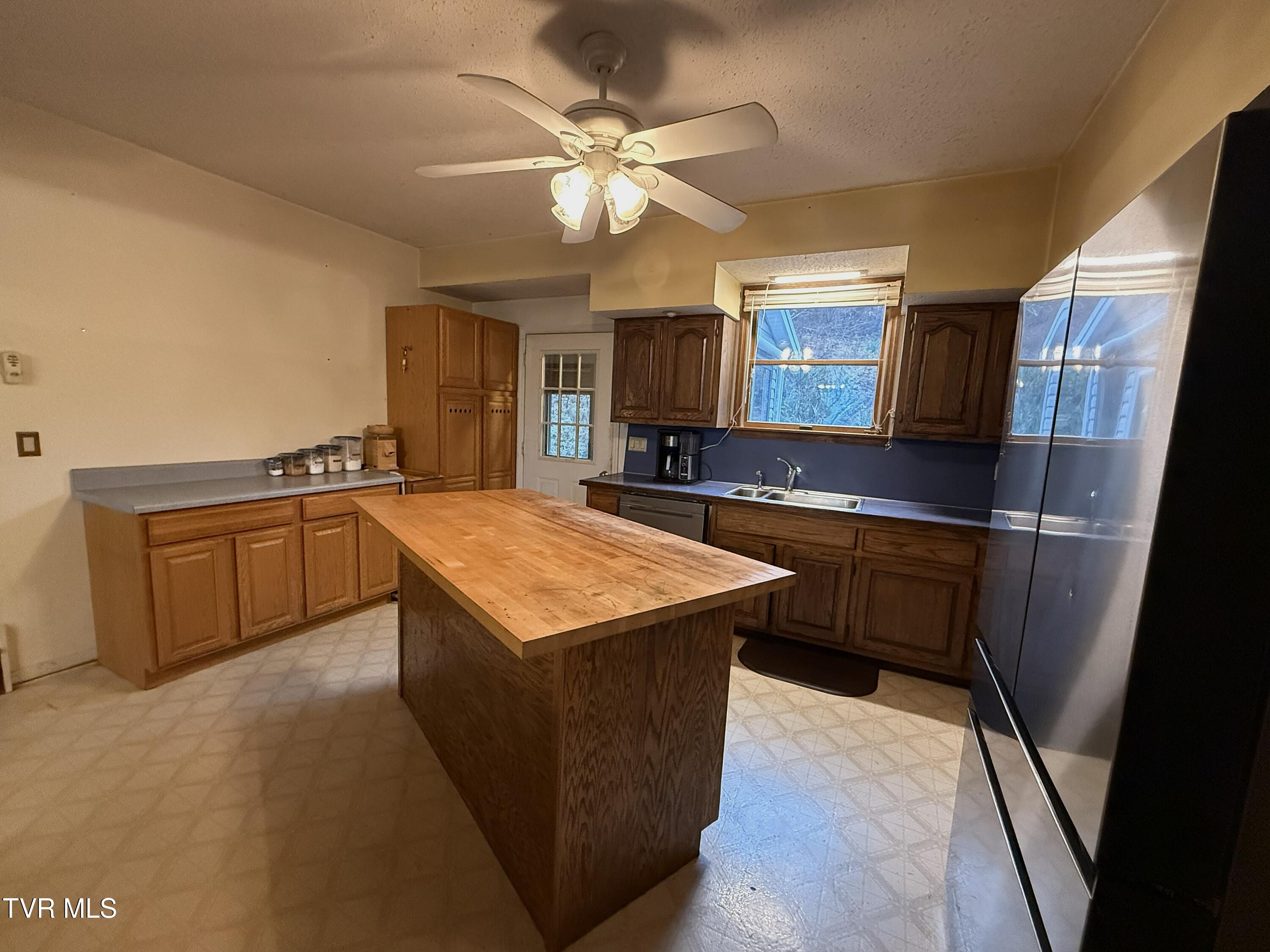 704 River Road Church Hill, TN 37642 - Photo 11 of 58 kitchen island