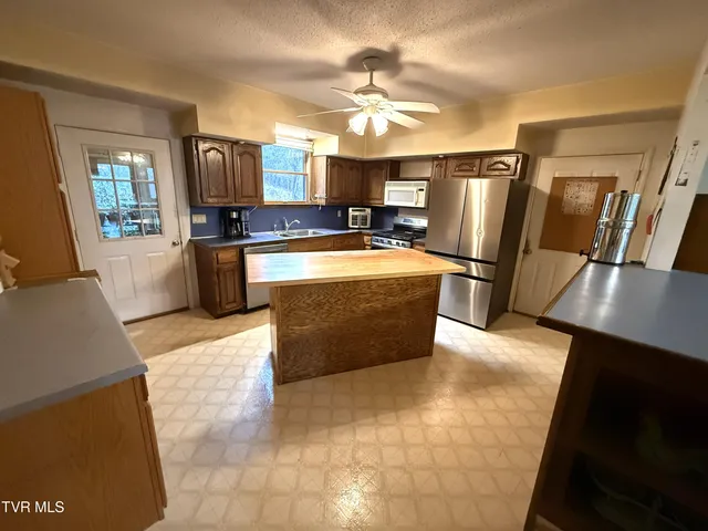 $750,000 | 704 River Road, Church Hill, TN 37642