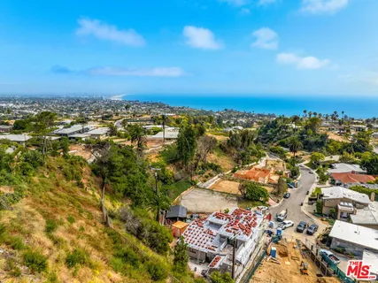$5,200,000 | 1026 Enchanted Way, Pacific Palisades, CA 90272