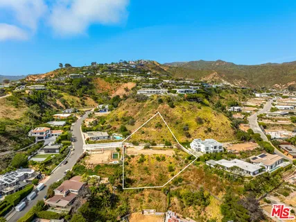 $5,200,000 | 1026 Enchanted Way, Pacific Palisades, CA 90272