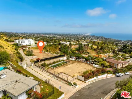 $5,200,000 | 1026 Enchanted Way, Pacific Palisades, CA 90272