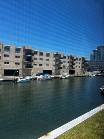 $2,400 | 3849 Northeast 169th Street, Unit 204, North Miami Beach, FL 33160