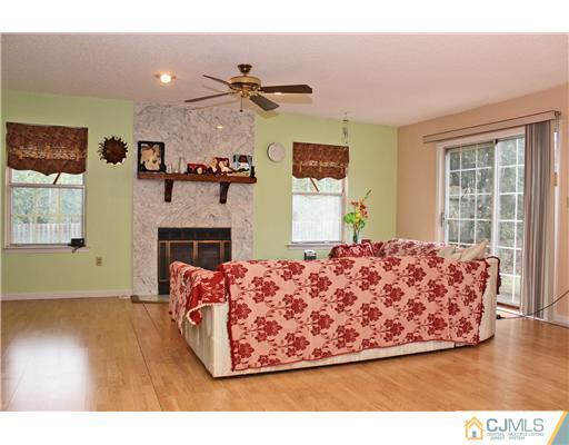53 Rice Run East Brunswick, NJ 08816 - Photo 2 of 25 Gallery Image 2