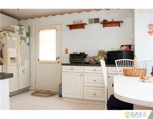 53 Rice Run East Brunswick, NJ 08816 - Photo 15 of 25 Gallery Image 15