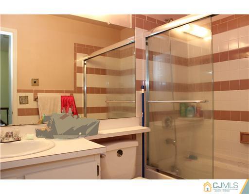 53 Rice Run East Brunswick, NJ 08816 - Photo 19 of 25 Gallery Image 19
