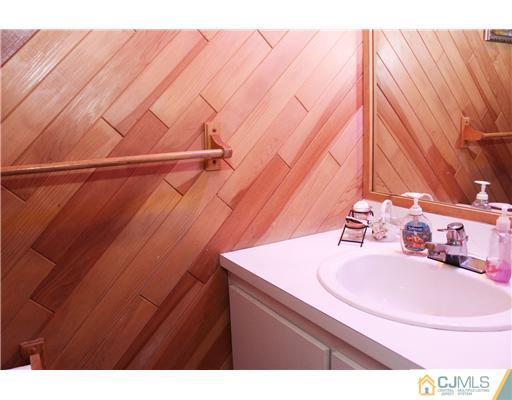 53 Rice Run East Brunswick, NJ 08816 - Photo 20 of 25 Gallery Image 20