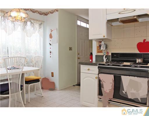 53 Rice Run East Brunswick, NJ 08816 - Photo 4 of 25 Gallery Image 4