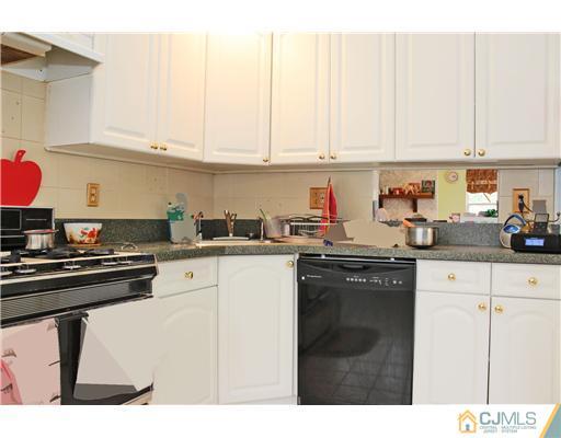 53 Rice Run East Brunswick, NJ 08816 - Photo 5 of 25 Gallery Image 5