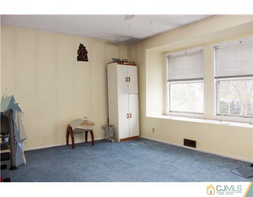 53 Rice Run East Brunswick, NJ 08816 - Photo 6 of 25 Gallery Image 6