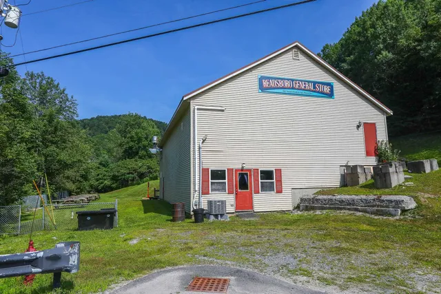 $369,900 | 6828 Main Street, Readsboro, VT 05350