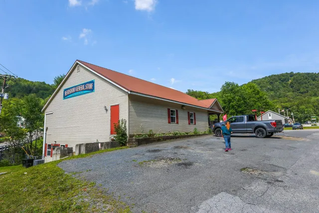 $369,900 | 6828 Main Street, Readsboro, VT 05350