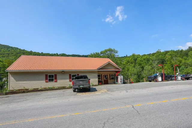 $369,900 | 6828 Main Street, Readsboro, VT 05350