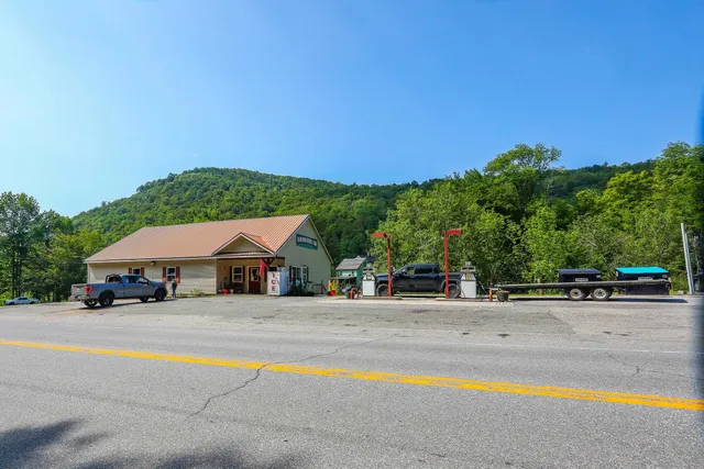 $369,900 | 6828 Main Street, Readsboro, VT 05350