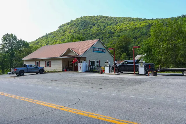 $369,900 | 6828 Main Street, Readsboro, VT 05350