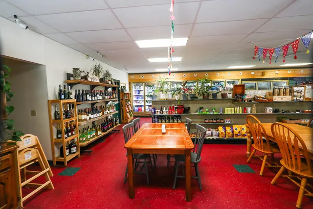 $369,900 | 6828 Main Street, Readsboro, VT 05350