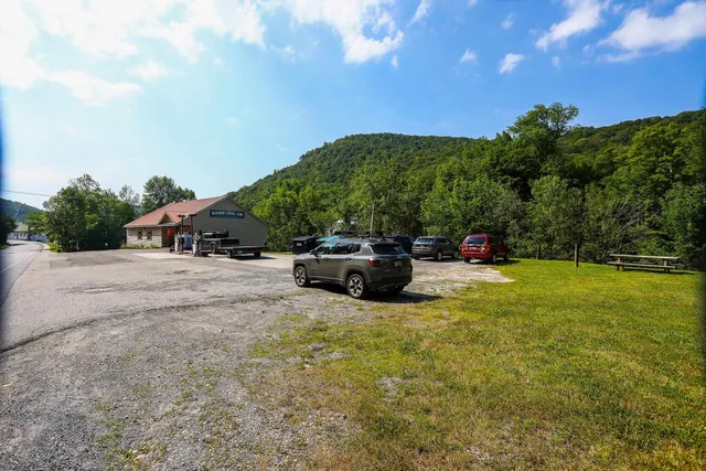$369,900 | 6828 Main Street, Readsboro, VT 05350