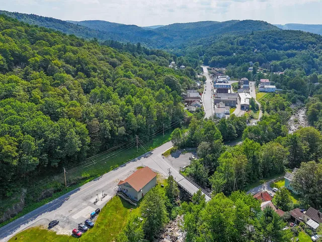 $369,900 | 6828 Main Street, Readsboro, VT 05350