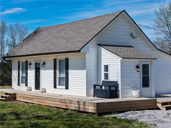 $240,000 | 690 Northeast County Rd Road, Archie, MO 64725