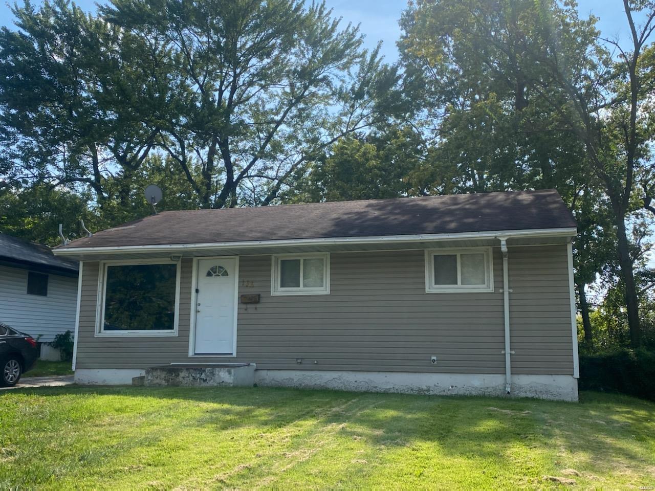 146 Grampian Road St. Louis, MO 63137 - Photo 1 of 11