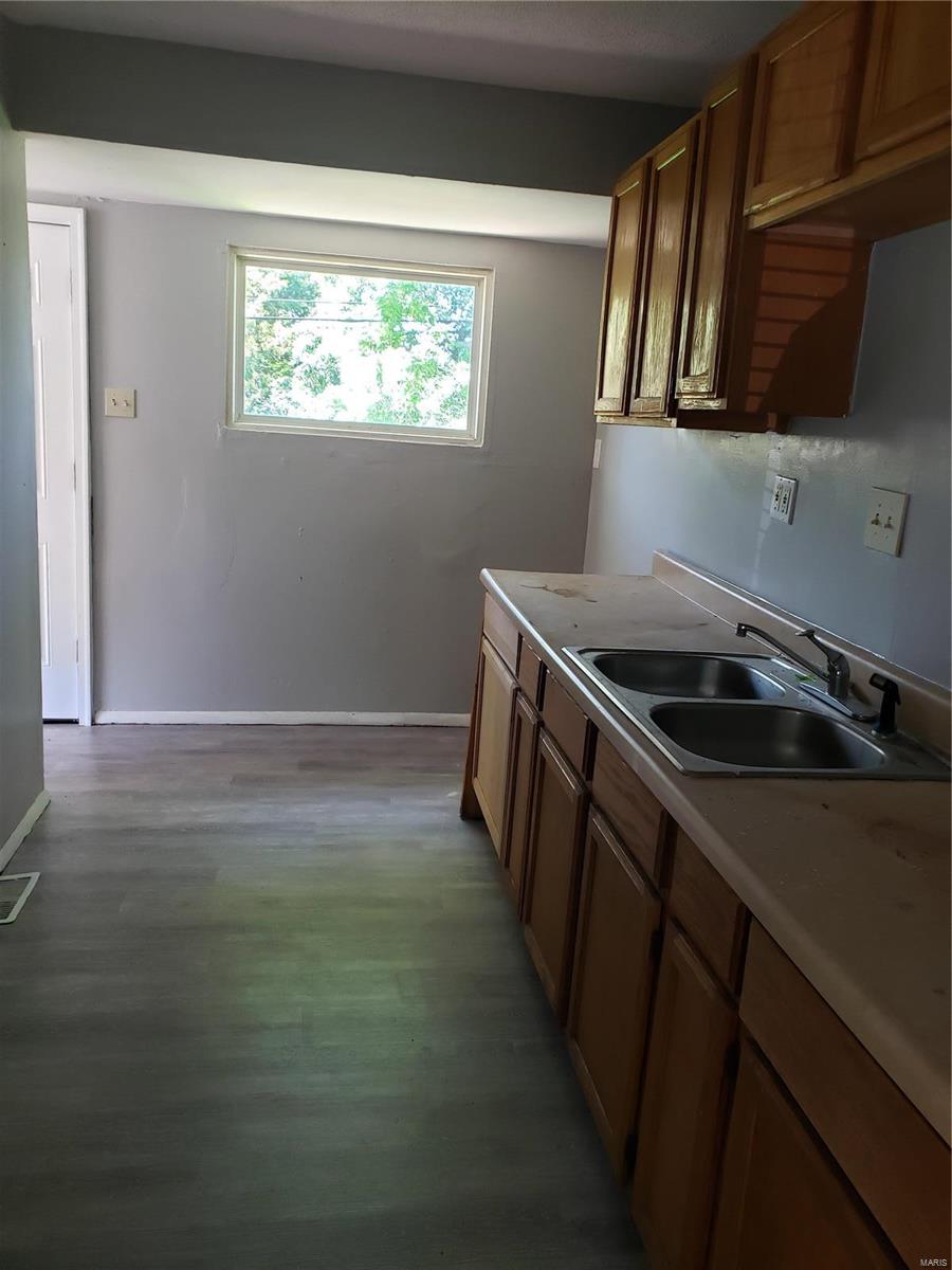 146 Grampian Road St. Louis, MO 63137 - Photo 5 of 11