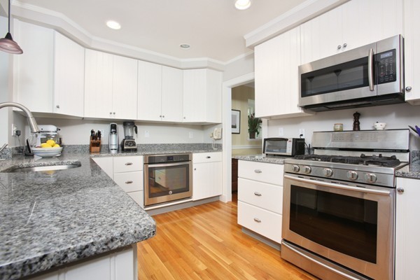 35 Hinckley Road Newton, MA 02468 - Photo 4 of 13