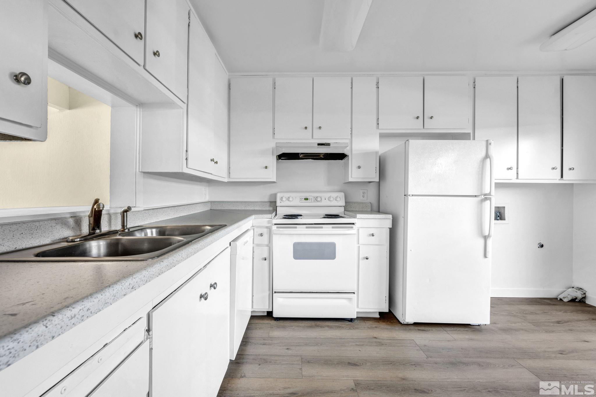 435 Pine Meadows Drive, Unit 33 Sparks, NV 89431 - Photo 3 of 17 a kitchen with granite countertop white cabinets and white appliances