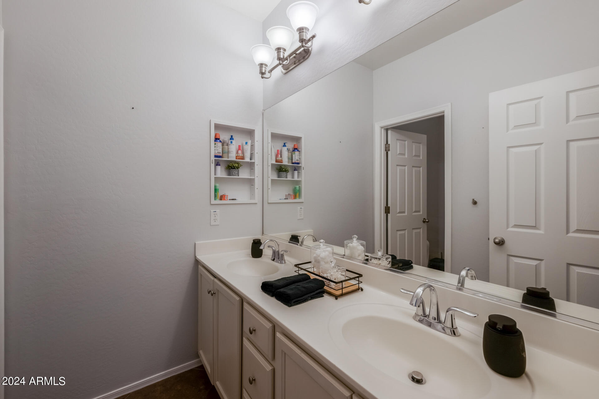 7026 West Harwell Road Laveen, AZ 85339 - Photo 25 of 35 23)BATH 2
