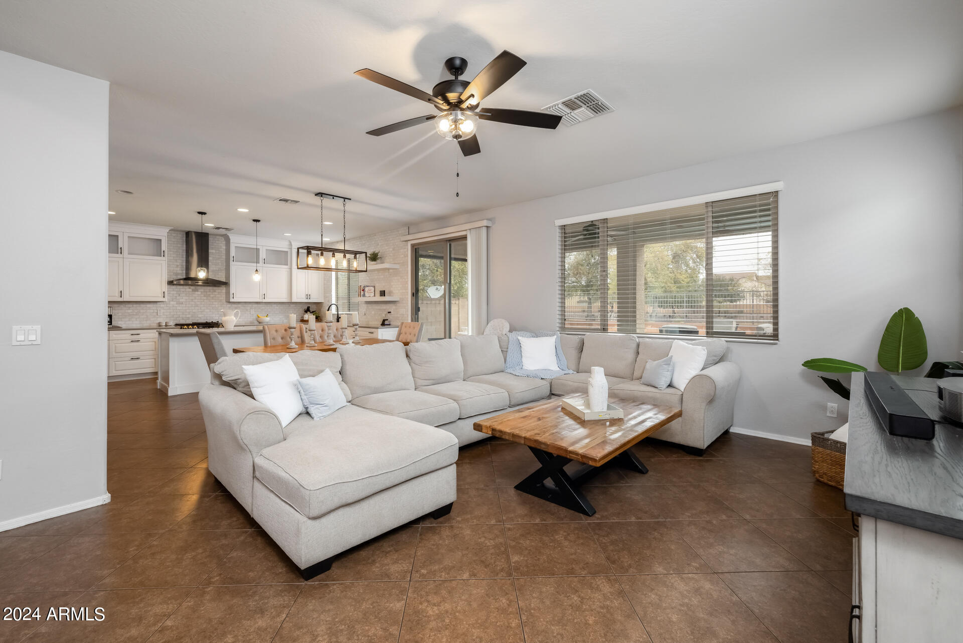 7026 West Harwell Road Laveen, AZ 85339 - Photo 6 of 35 4)GREAT ROOM