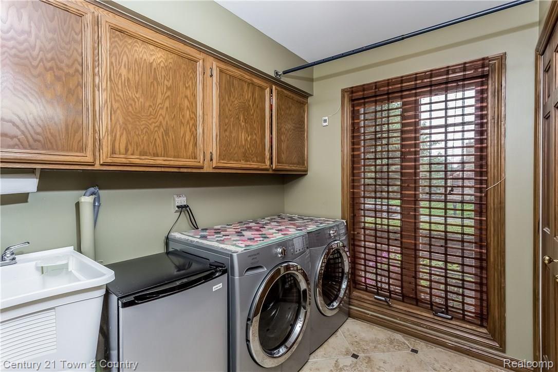 545 Sunlight Drive Rochester, MI 48309 - Photo 30 of 68 028-Laundry_Room-4533649-large.jpg