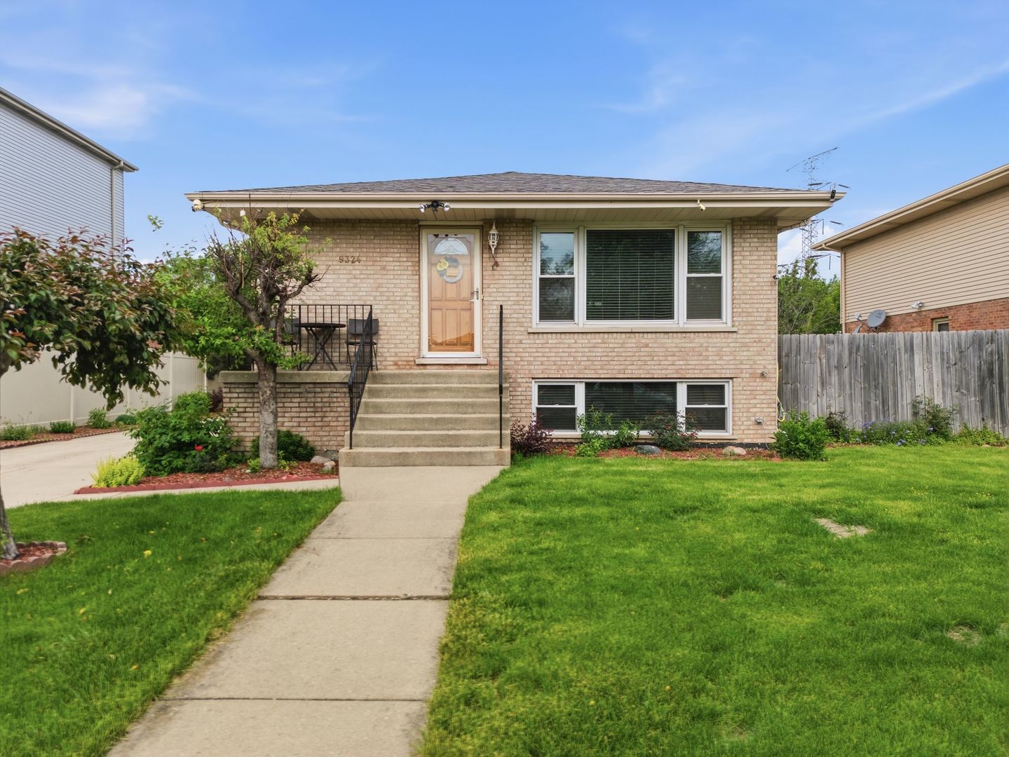 9324 Thomas Avenue Bridgeview, IL 60455 - Photo 1 of 34