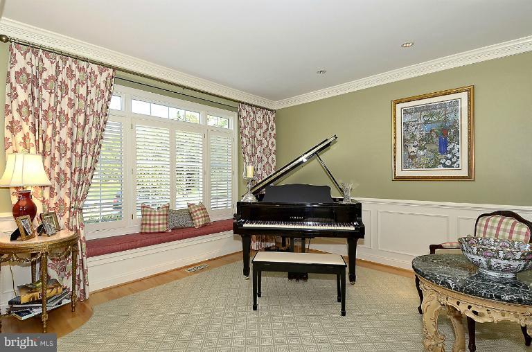 511 Hawkshead Road Lutherville-Timonium, MD 21093 - Photo 6 of 29 Living Room