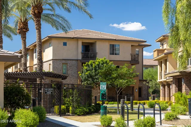a view of a yard in front of a building