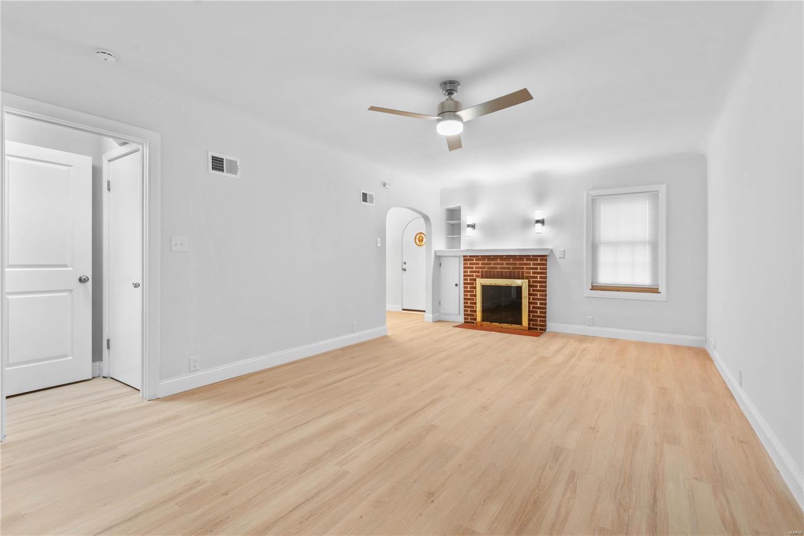 149 Troy Road Collinsville, IL 62234 - Photo 4 of 40 Gallery Image 4