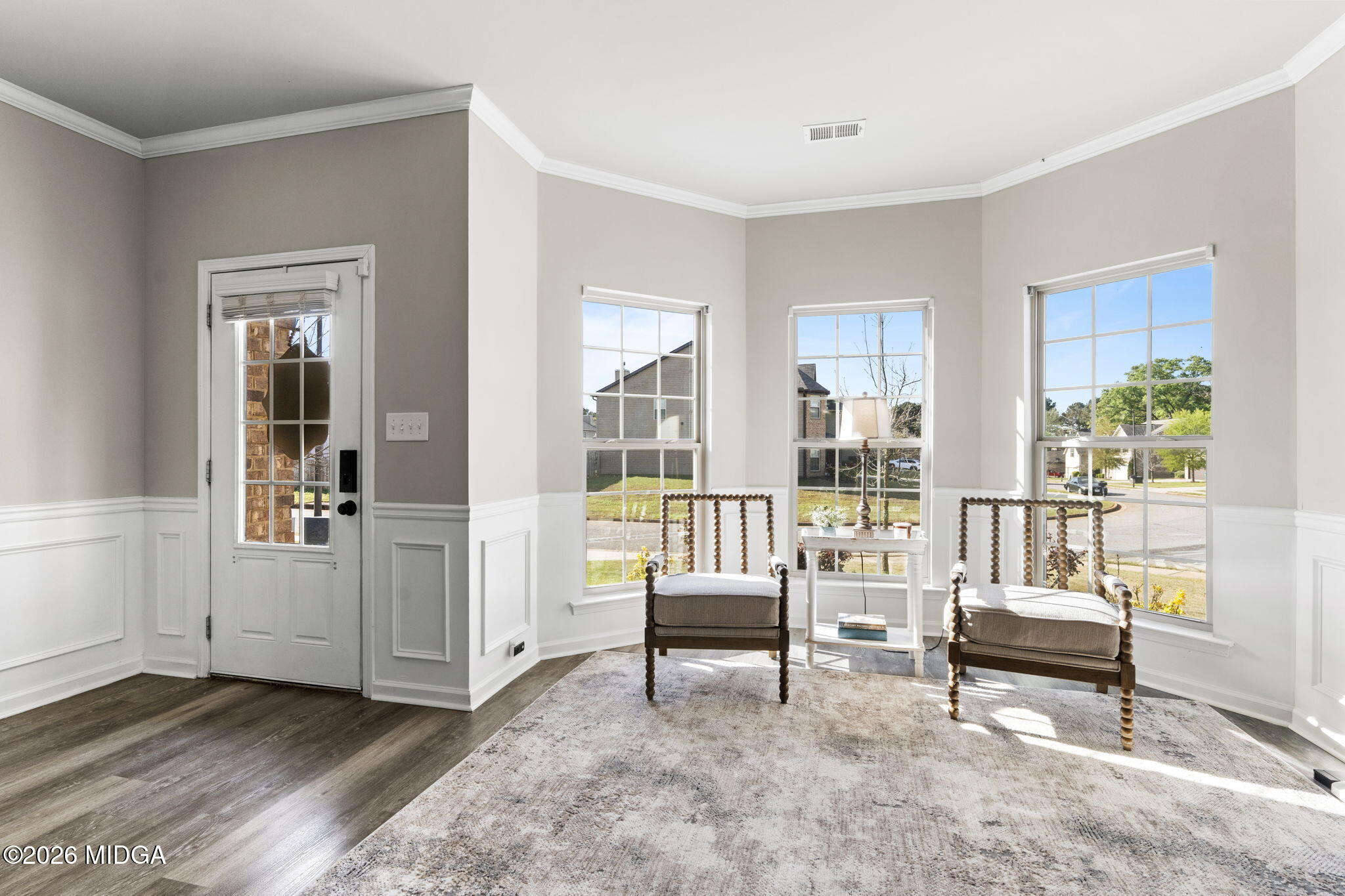 184 Amelia Drive, Unit 162 Byron, GA 31008 - Photo 12 of 46 a living room with furniture and a table