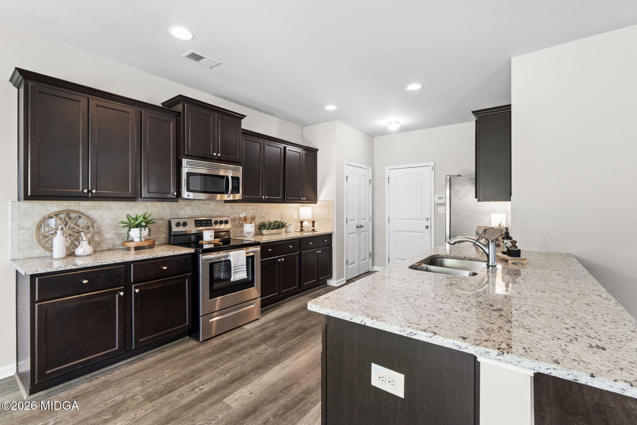 184 Amelia Drive, Unit 162 Byron, GA 31008 - Photo 18 of 46 a kitchen with kitchen island granite countertop stainless steel appliances and sink