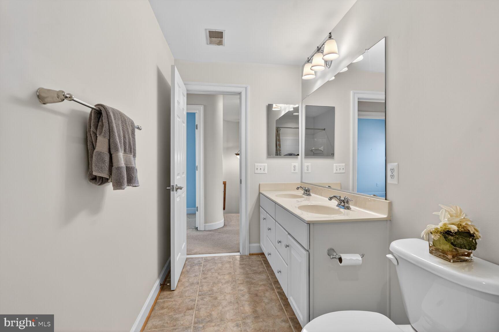 2804 Persimmon Place, Unit D3 Cambridge, MD 21613 - Photo 18 of 29 Full hall bathroom upstairs