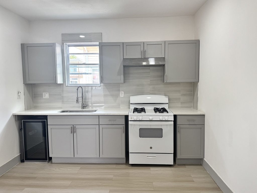 56 Pinckney Street, Unit 2 Somerville, MA 02145 - Photo 5 of 19
