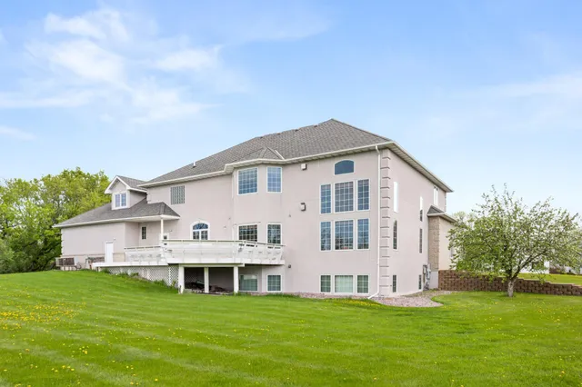 $739,000 | 1407 15th Street North, Wahpeton, ND 58075