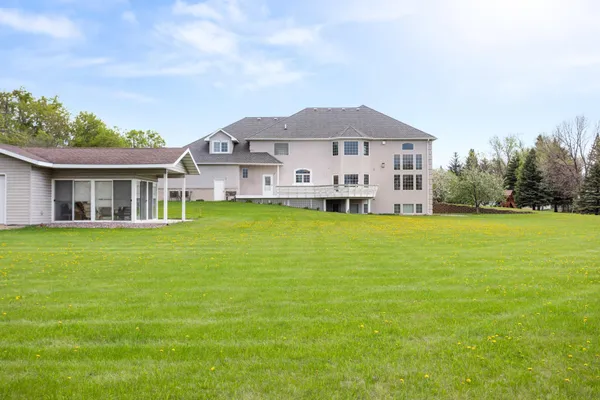 $719,000 | 1407 15th Street North, Wahpeton, ND 58075