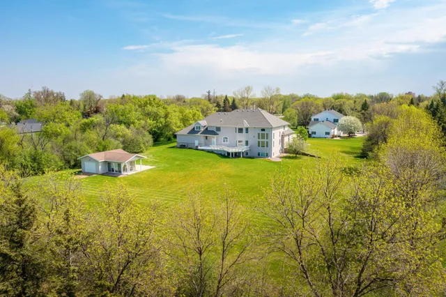 $739,000 | 1407 15th Street North, Wahpeton, ND 58075