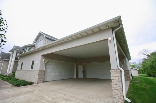 $739,000 | 1407 15th Street North, Wahpeton, ND 58075